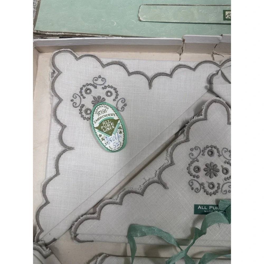 Vintage Irish Embroidered Supper Set Table Cloth With 6 Napkins scalloped edges